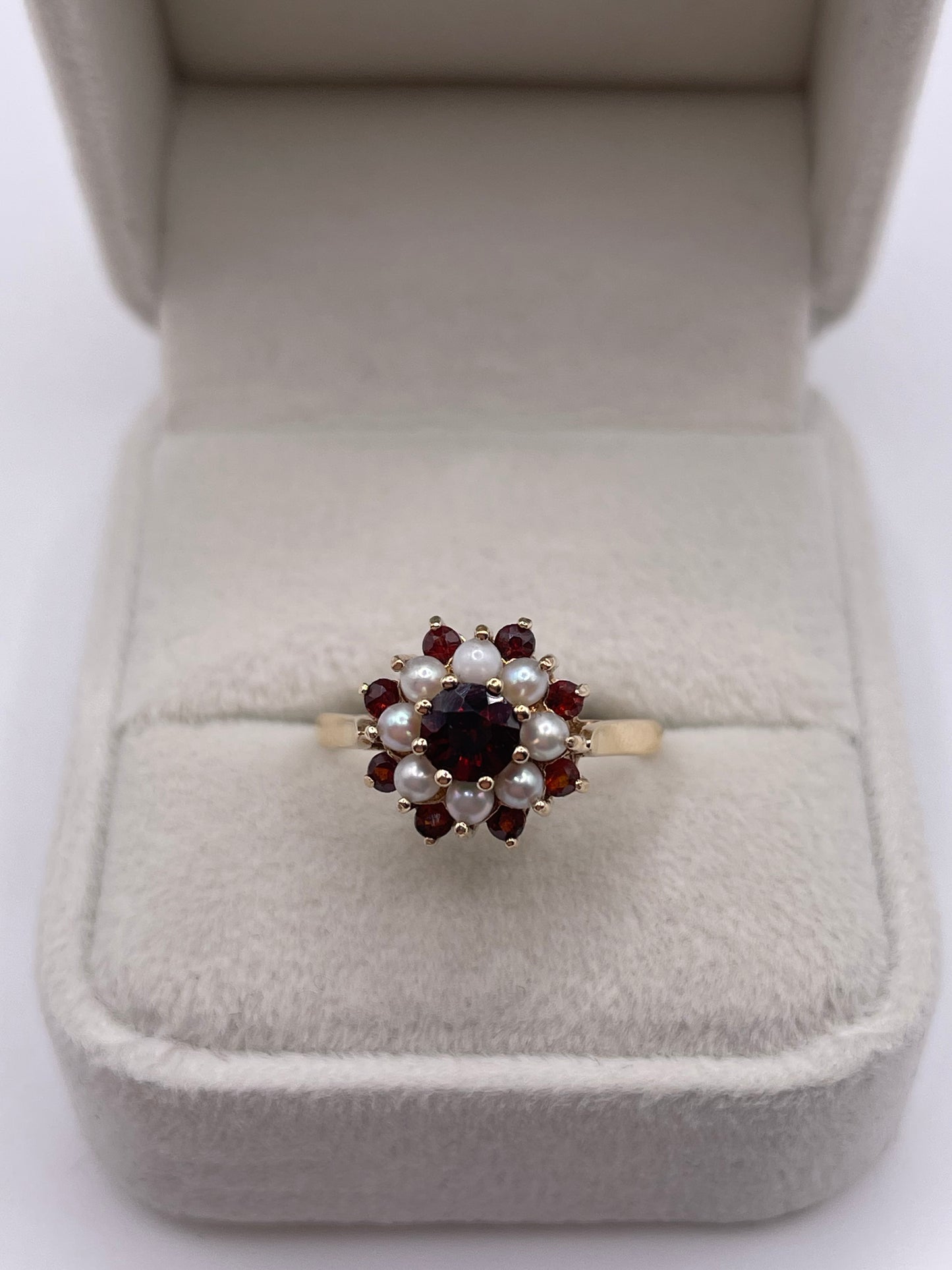 9ct gold garnet and pearl ring