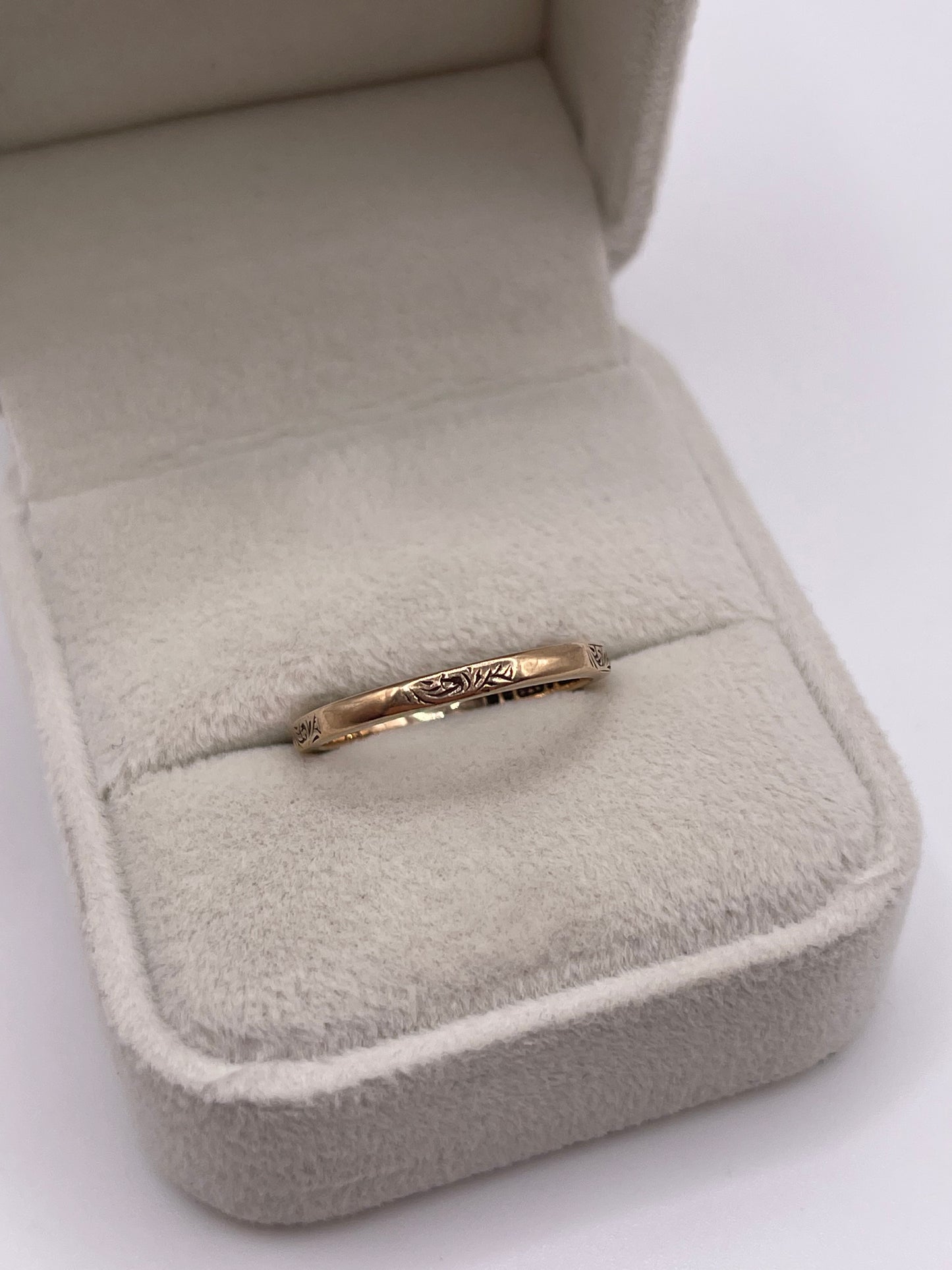 9ct rose gold patterned band