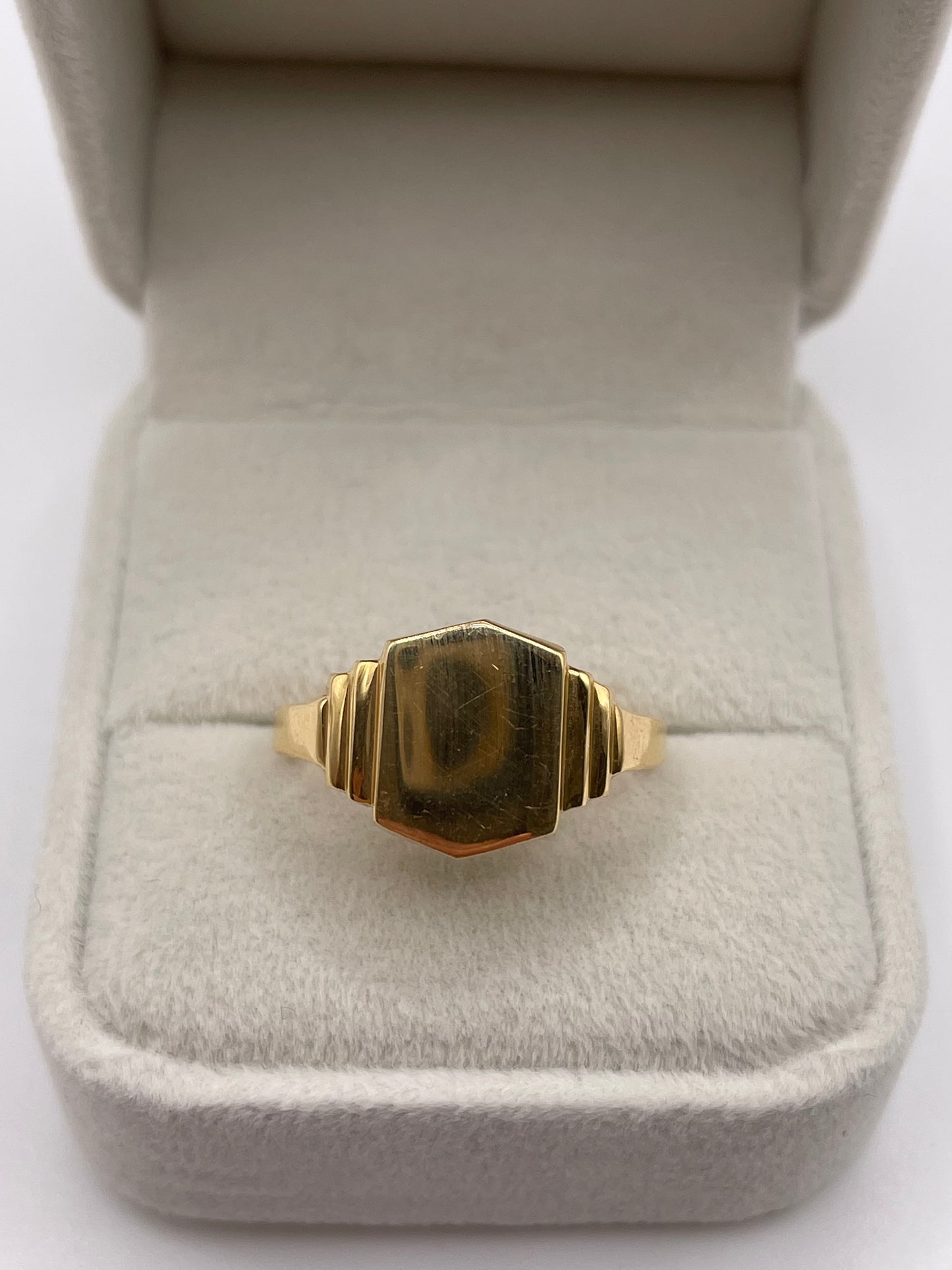 Heavy 18ct gold signet ring
