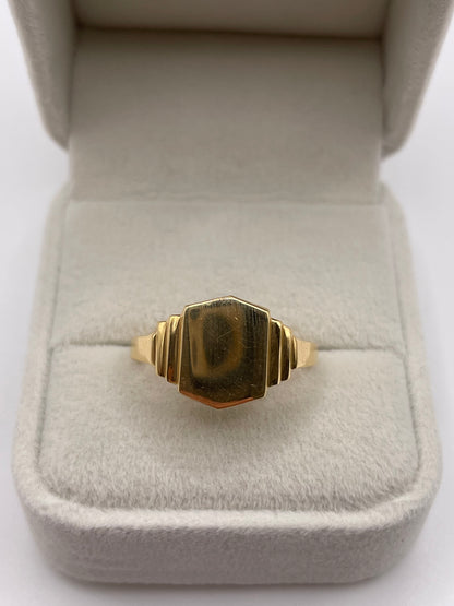 Heavy 18ct gold signet ring