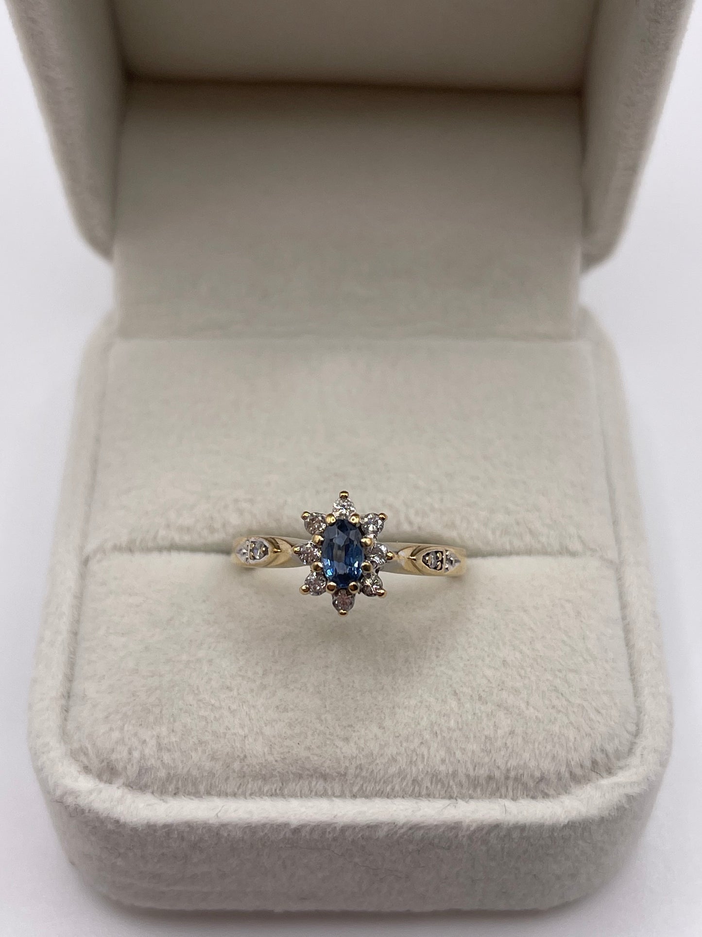 9ct gold sapphire and diamond ring