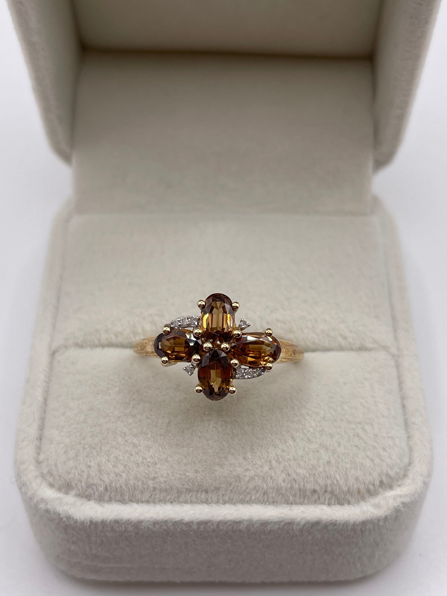 9ct gold quartz and diamond ring