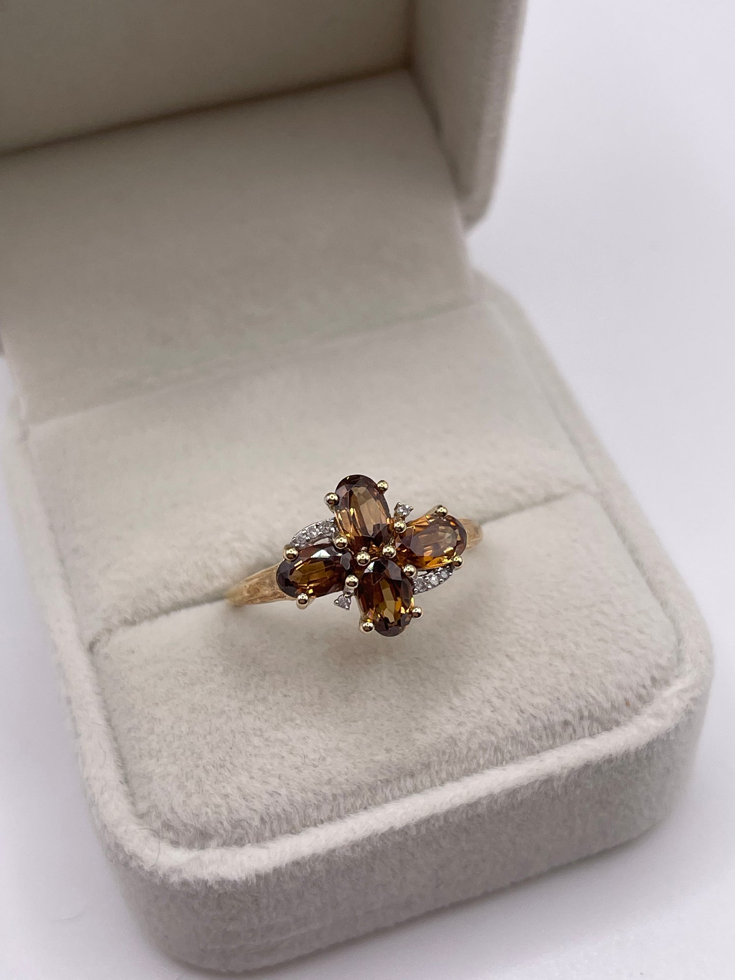 9ct gold quartz and diamond ring