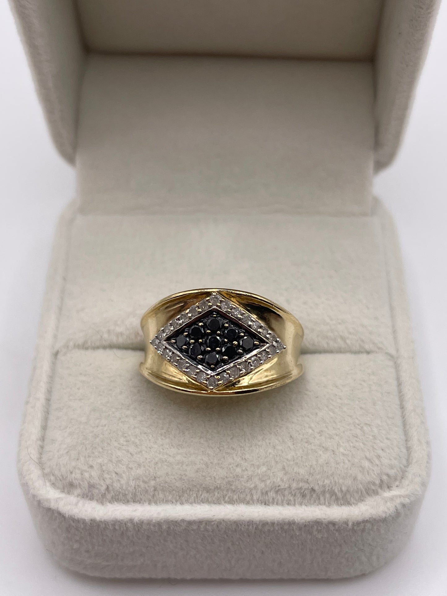 9ct gold diamond cluster ring