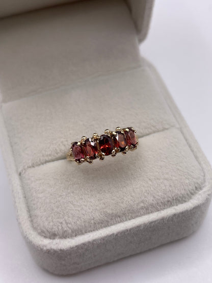 9ct gold garnet ring