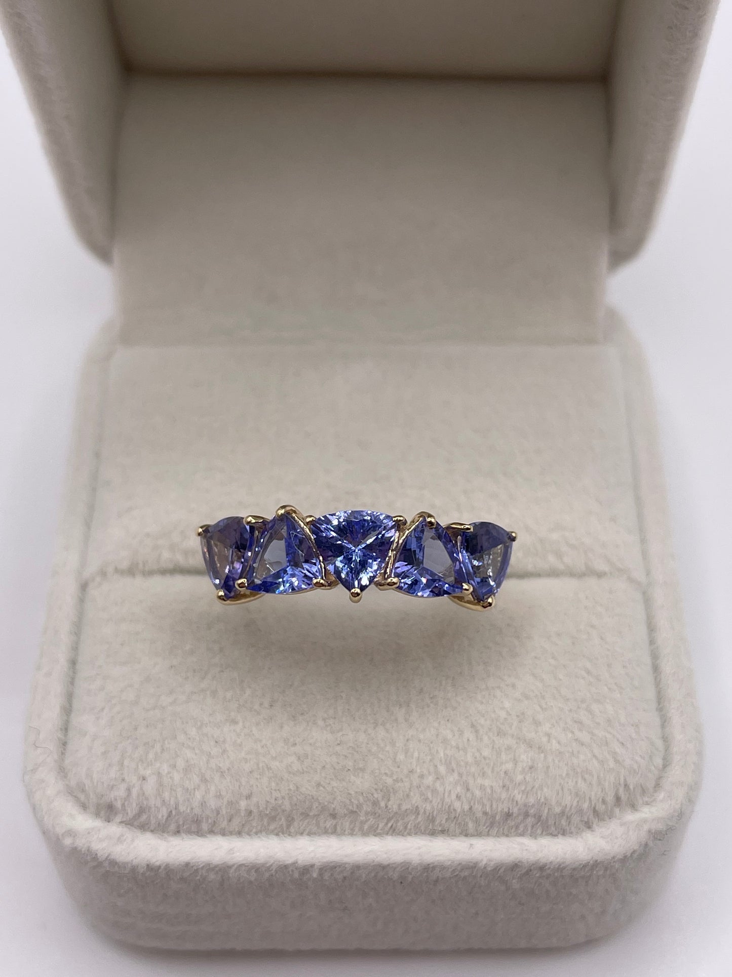 9ct gold tanzanite ring