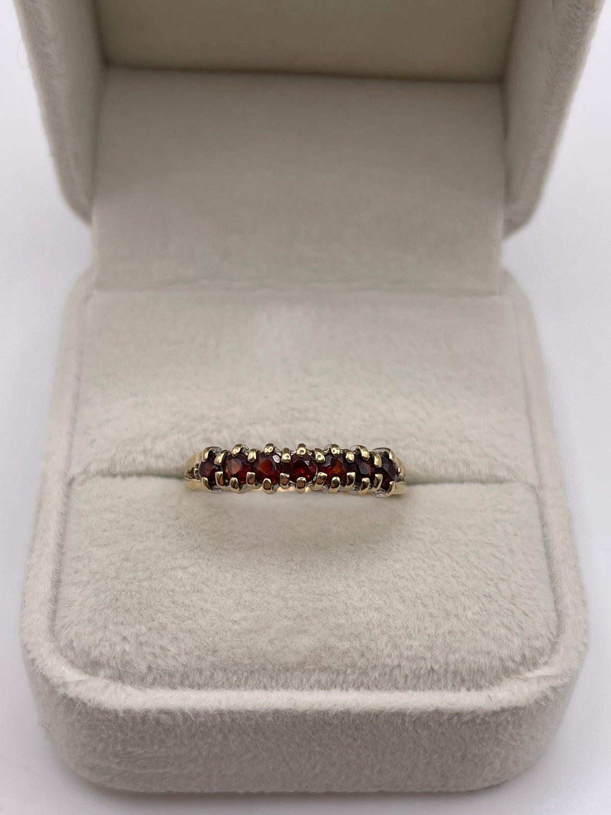 9ct gold garnet ring