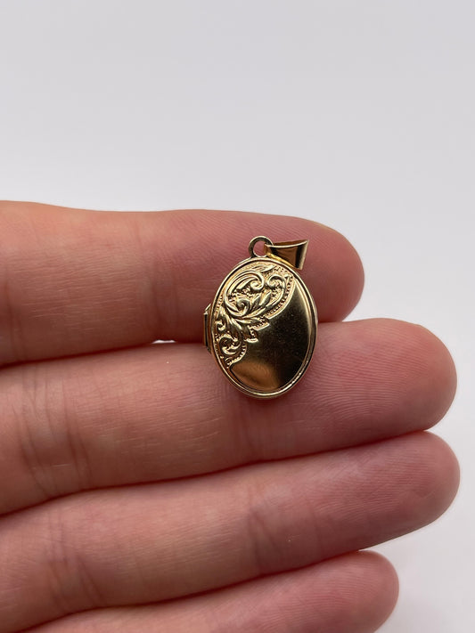 9ct gold locket pendant