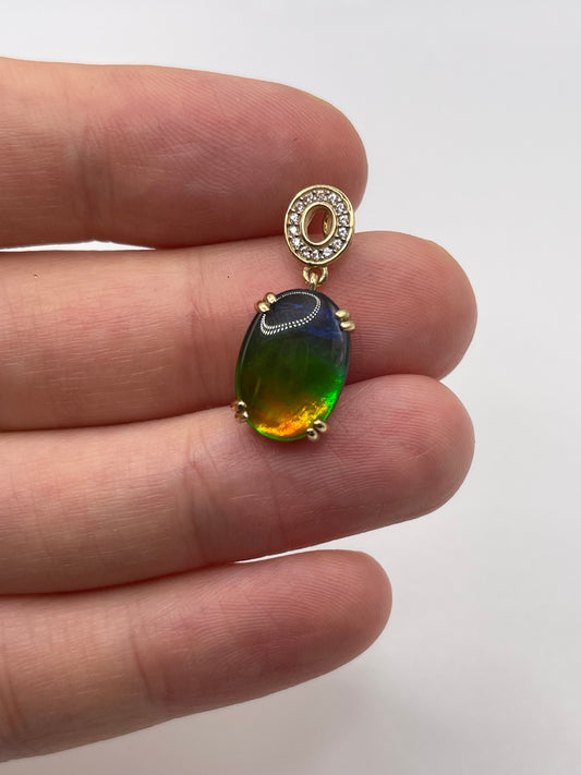 9ct gold ammolite and zircon pendant