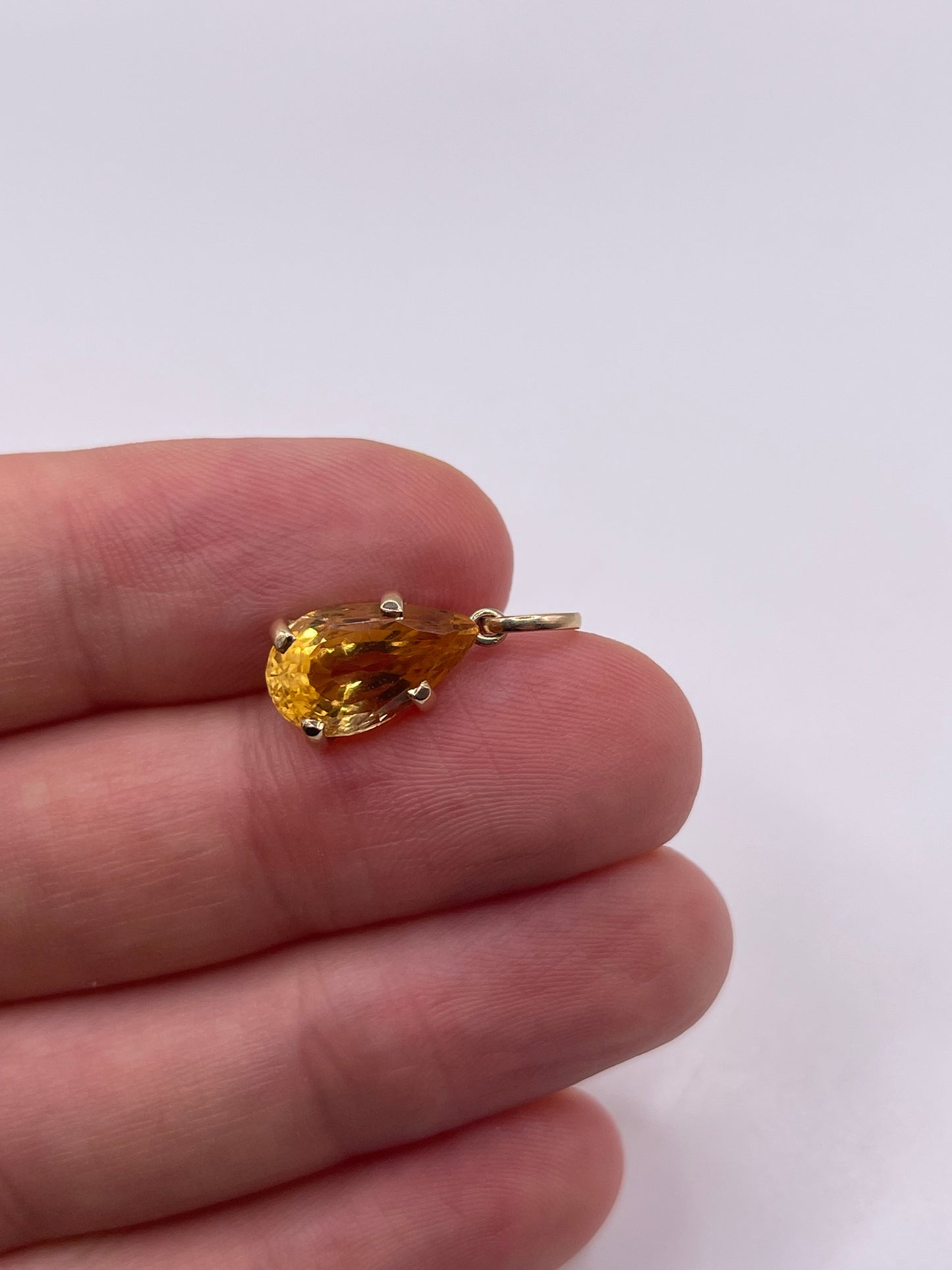 9ct gold citrine pendant