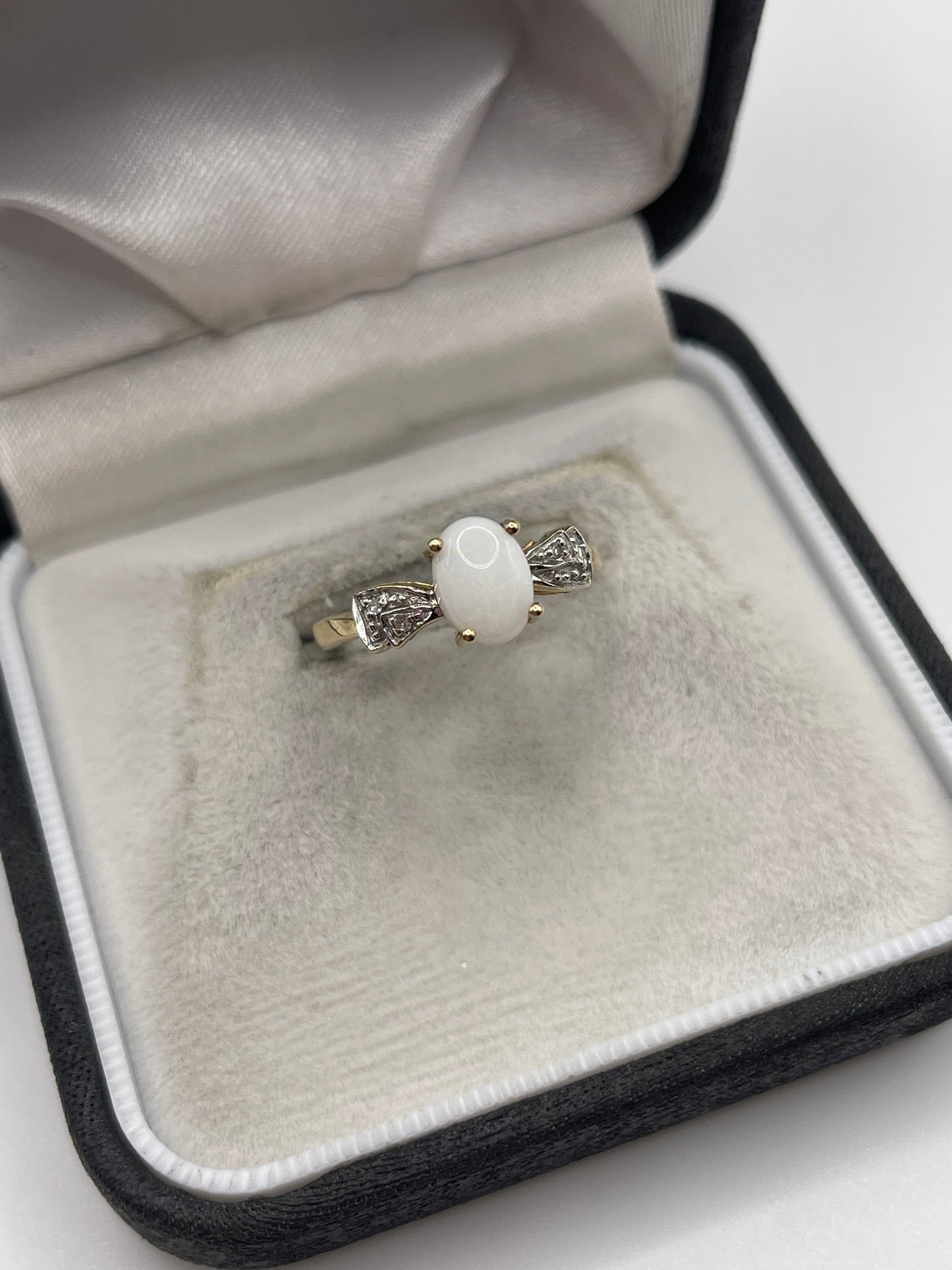 9ct gold opal and diamond ring