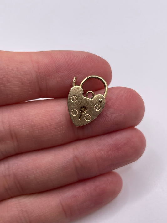 9ct gold padlock 5