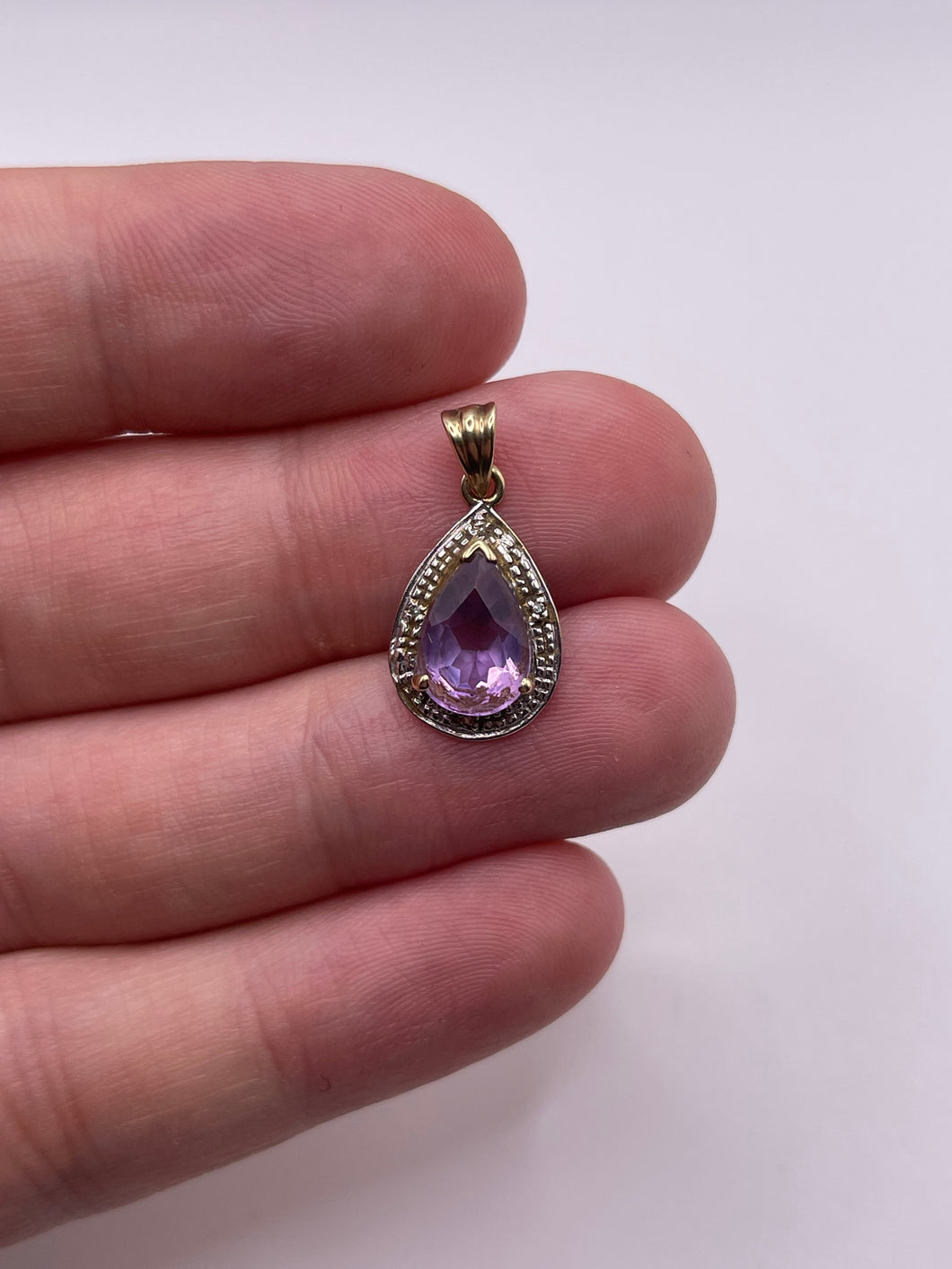 9ct gold amethyst and diamond pendant