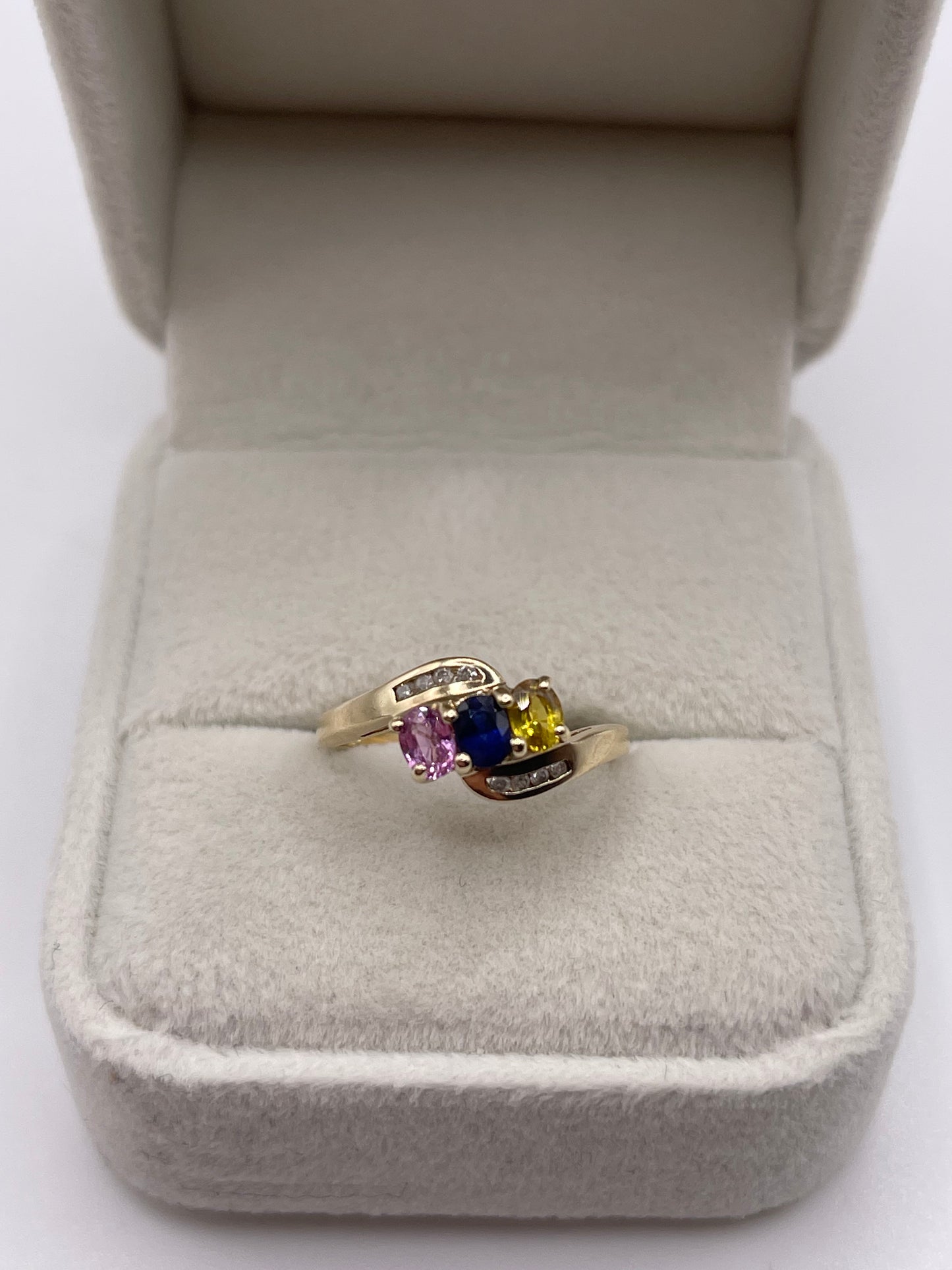 9ct gold sapphire and diamond ring
