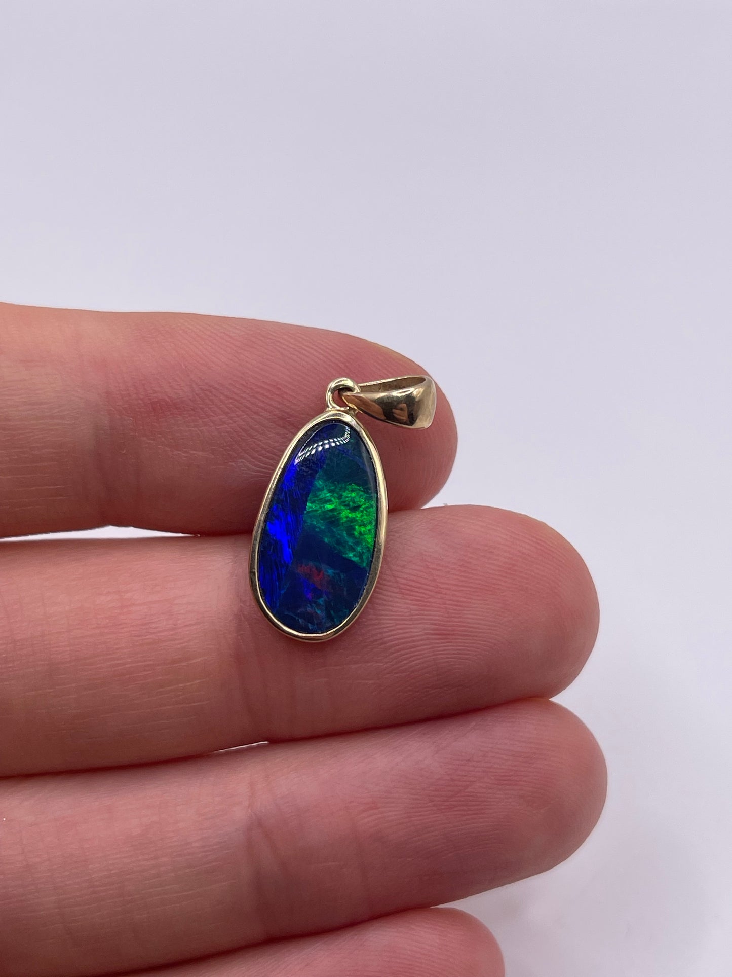 9ct gold black opal doublet pendant