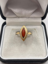 Load image into Gallery viewer, 18ct gold coral ring
