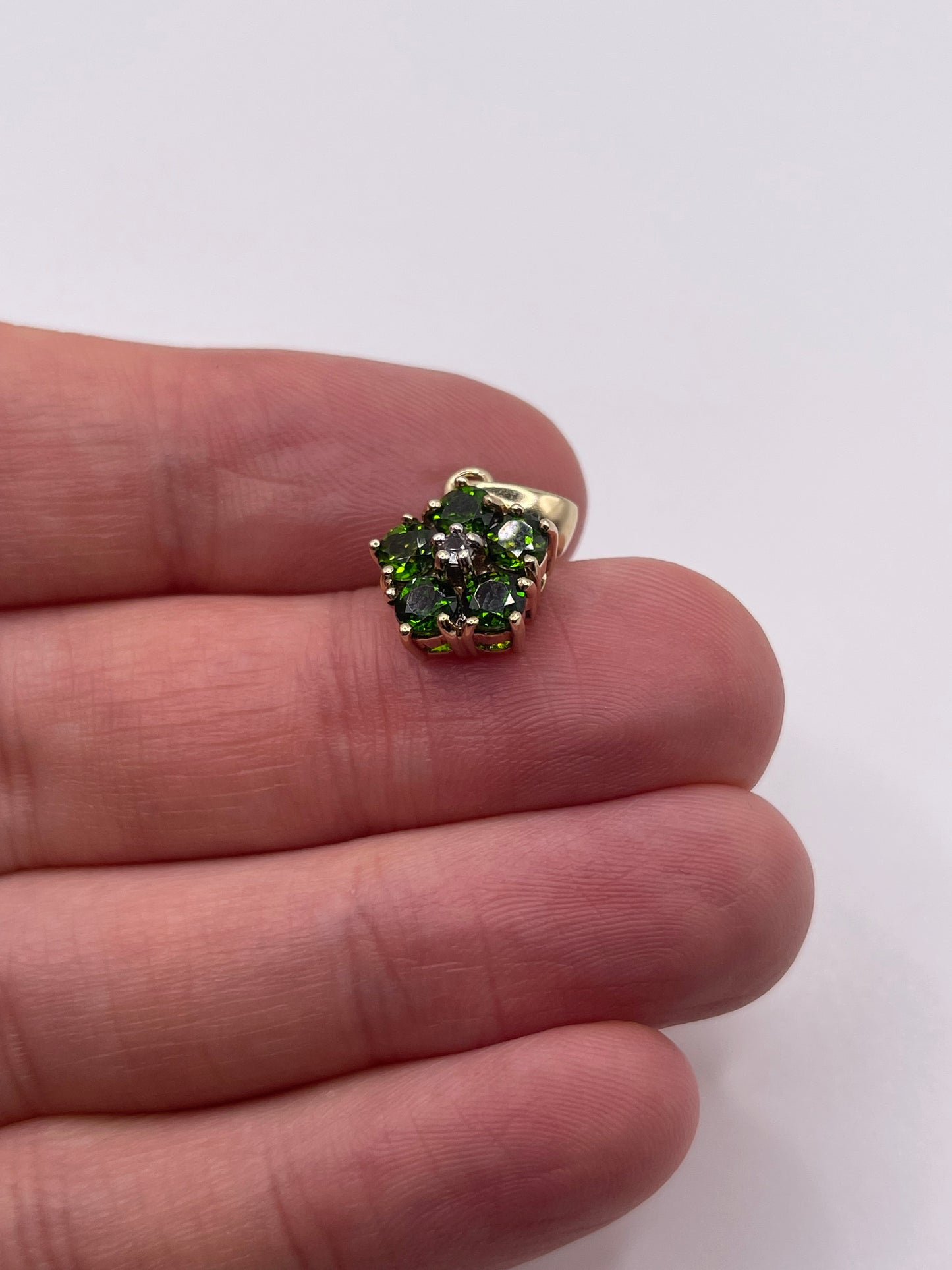 9ct gold diopside and zircon pendant