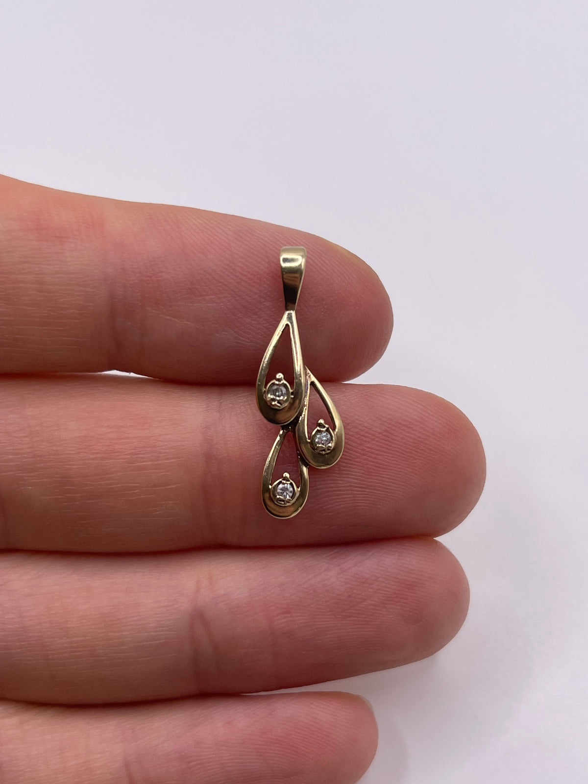 9ct gold diamond pendant
