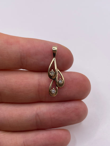 9ct gold diamond pendant