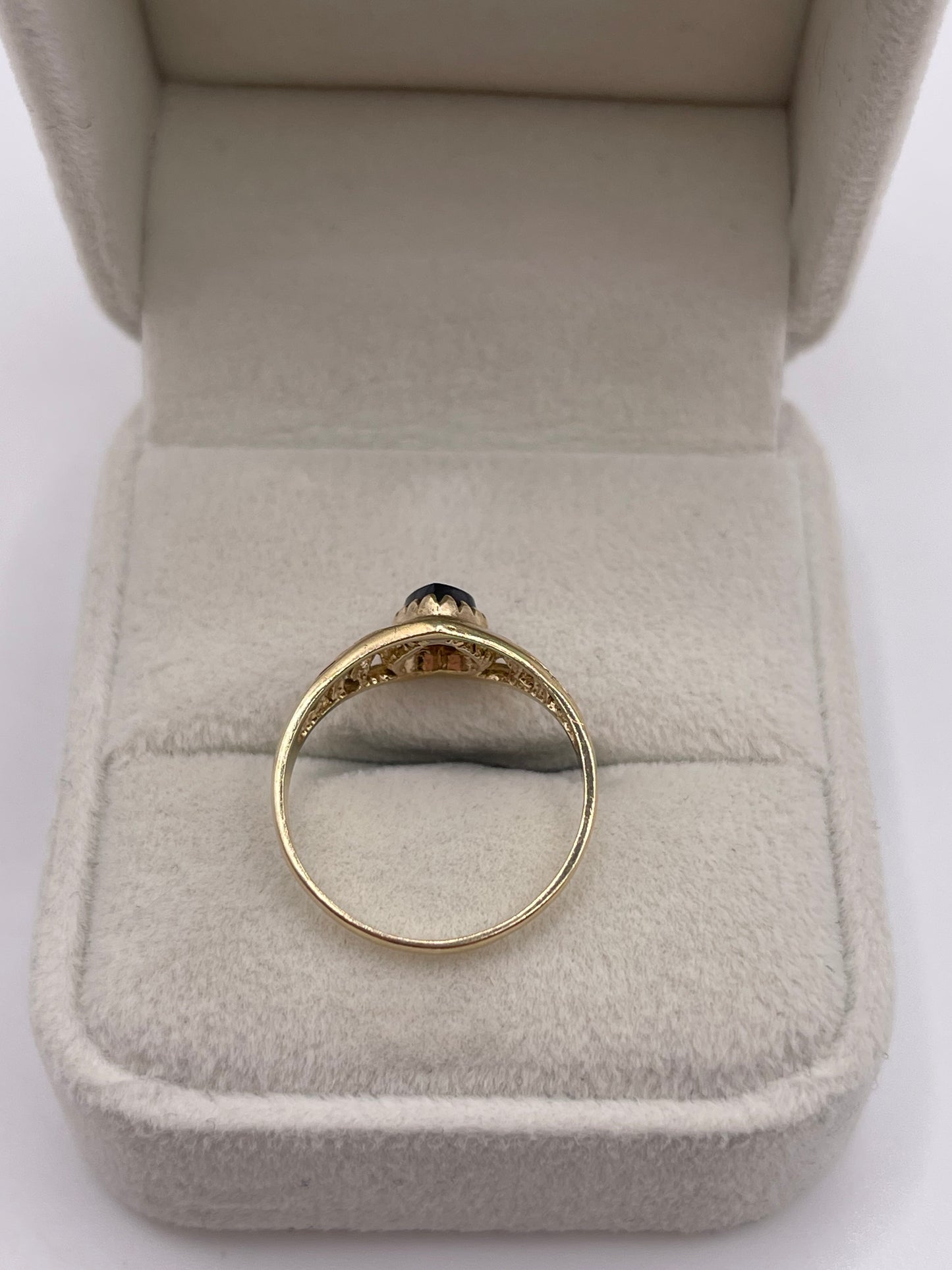 9ct gold onyx heart ring