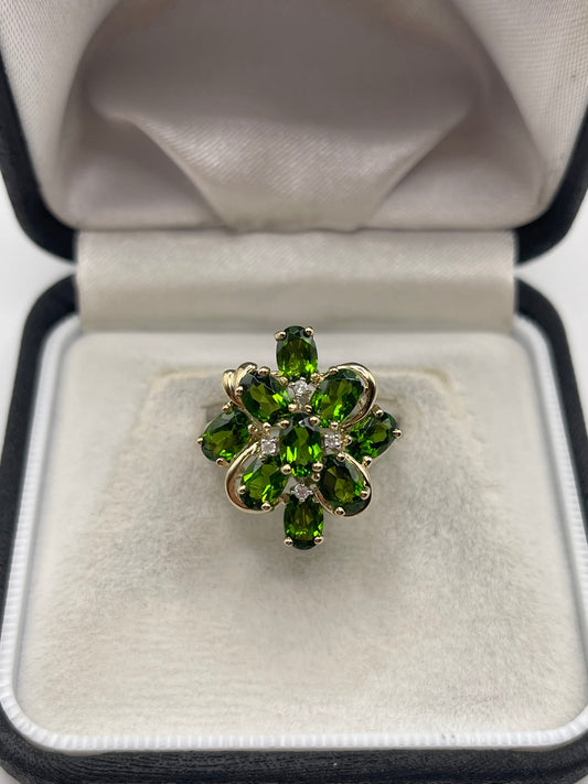 9ct gold diopside and diamond ring