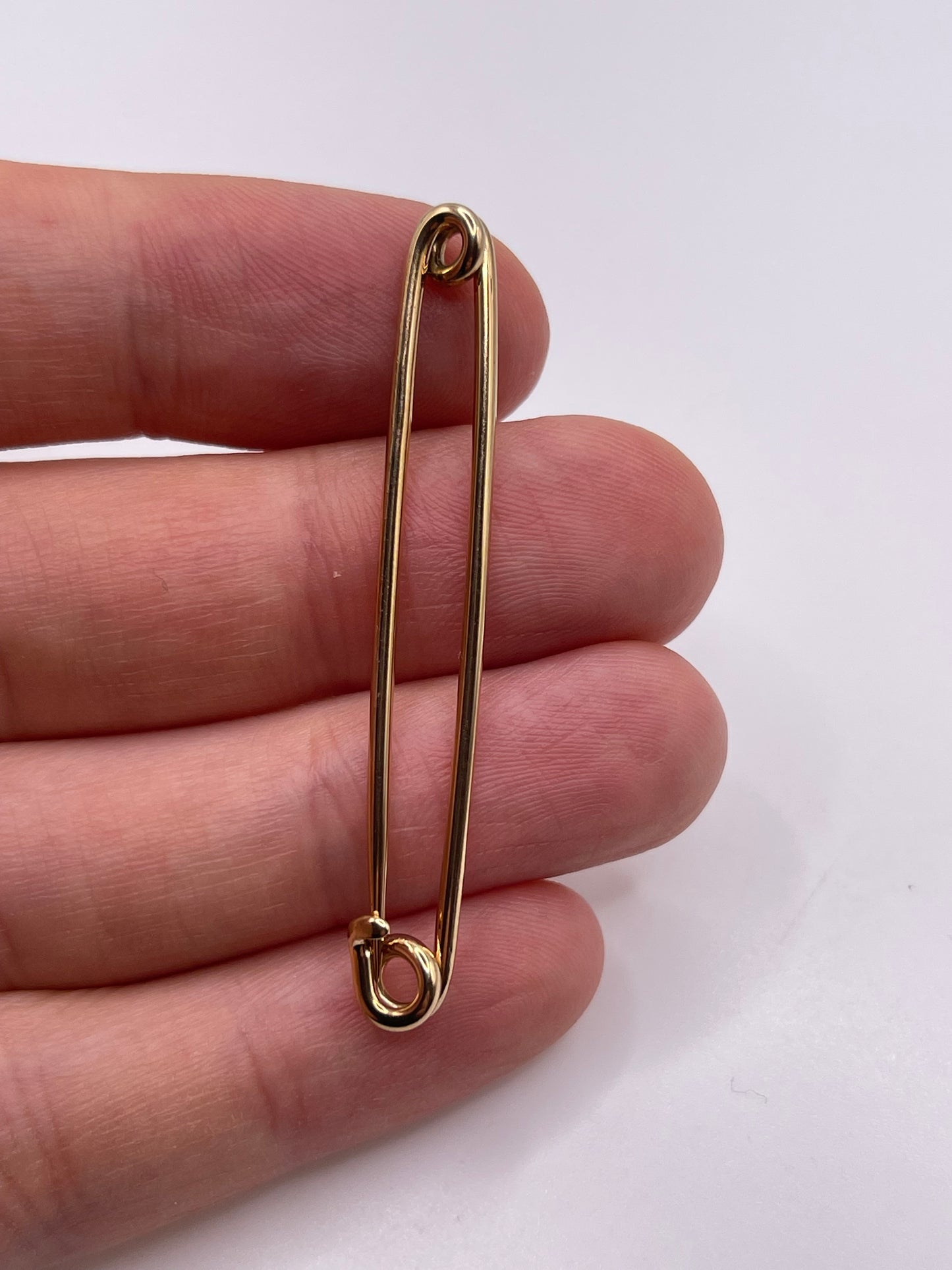 9ct gold safety pin clip