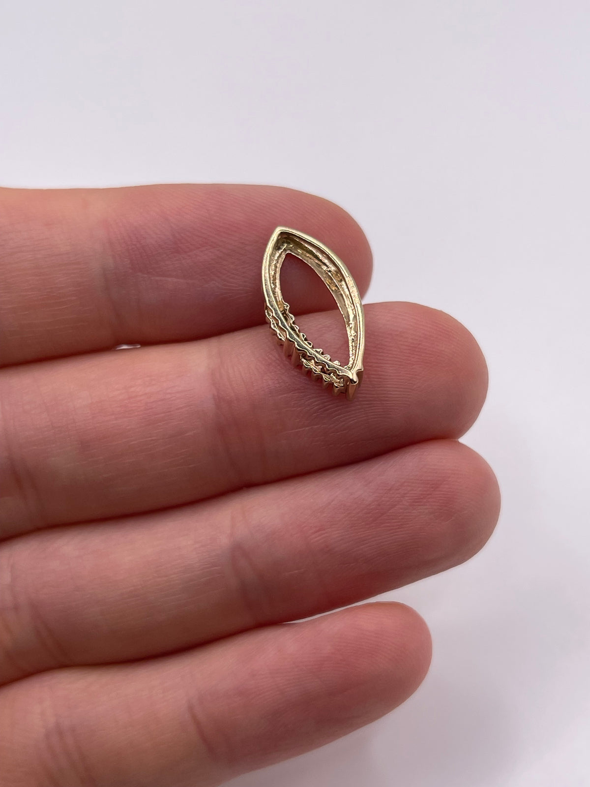 9ct gold diamond pendant