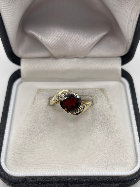 9ct gold garnet and diamond ring