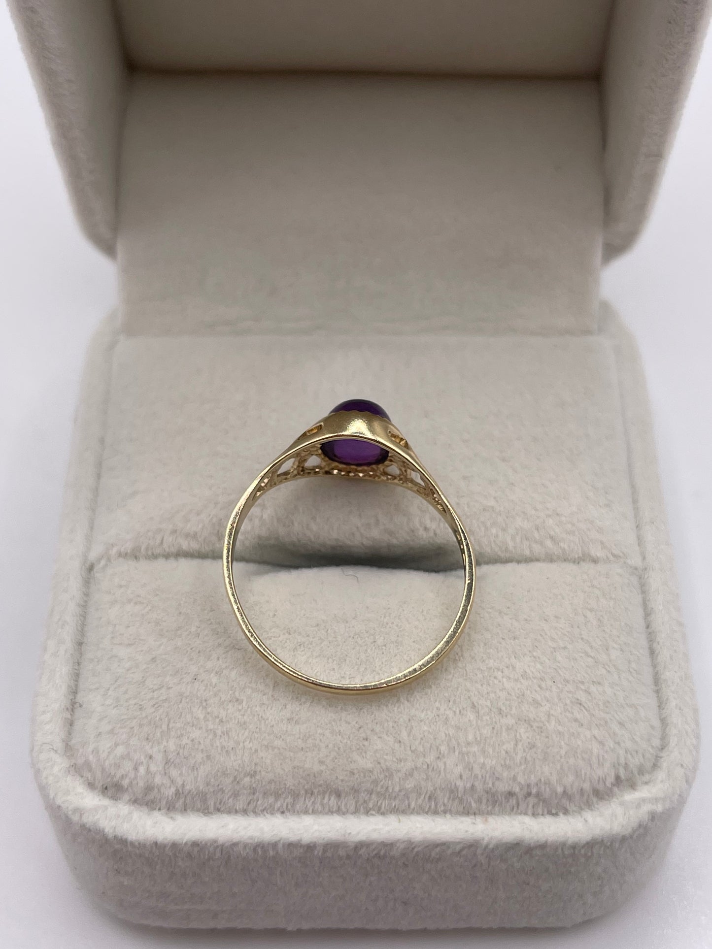9ct gold cabochon amethyst ring