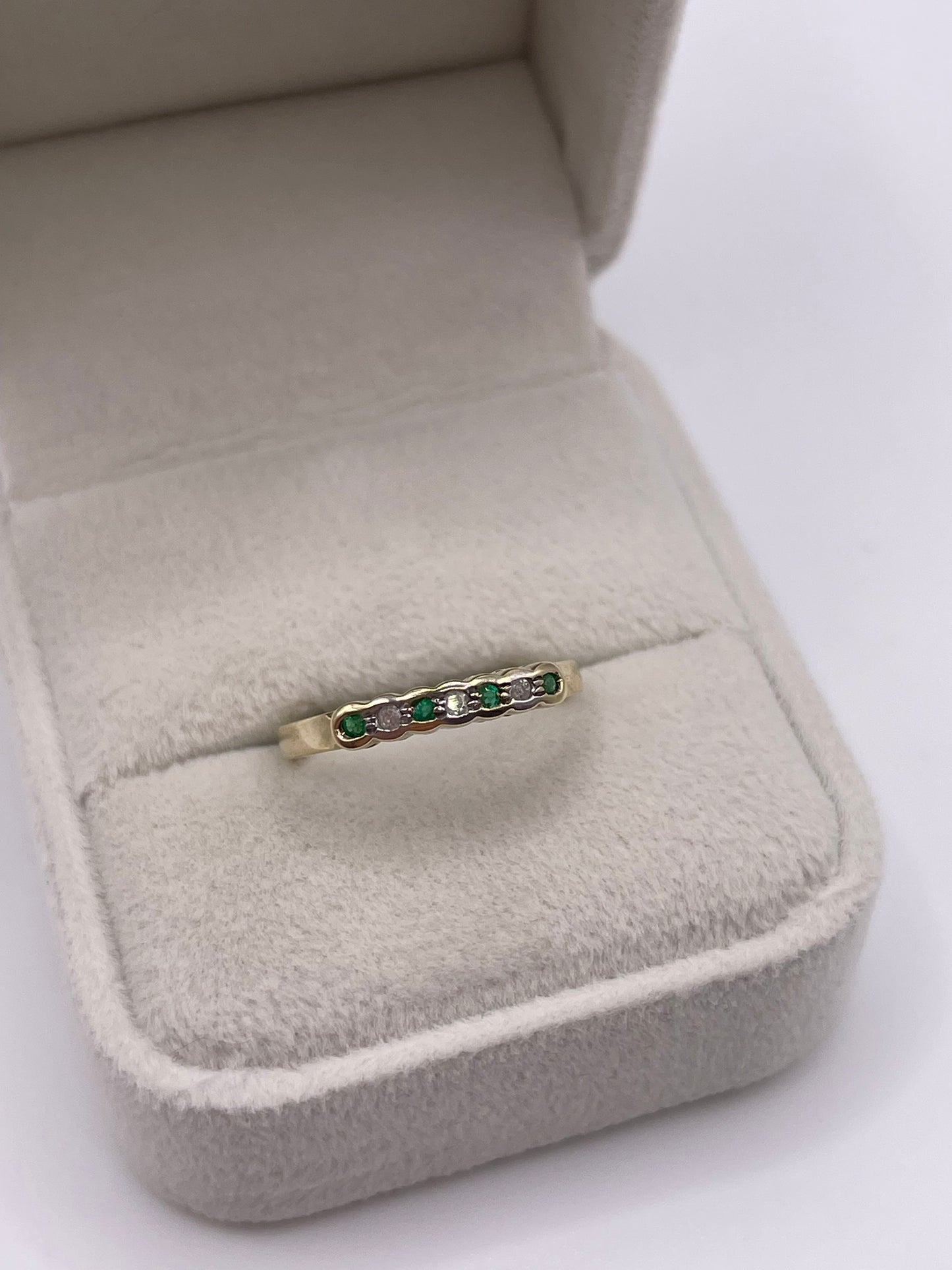 9ct gold emerald and diamond ring