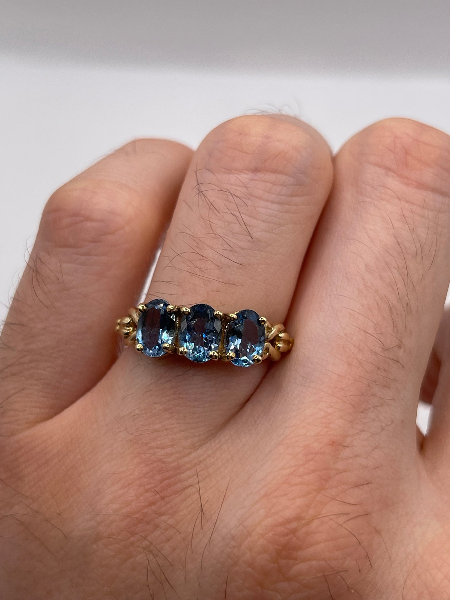 9ct gold blue topaz ring