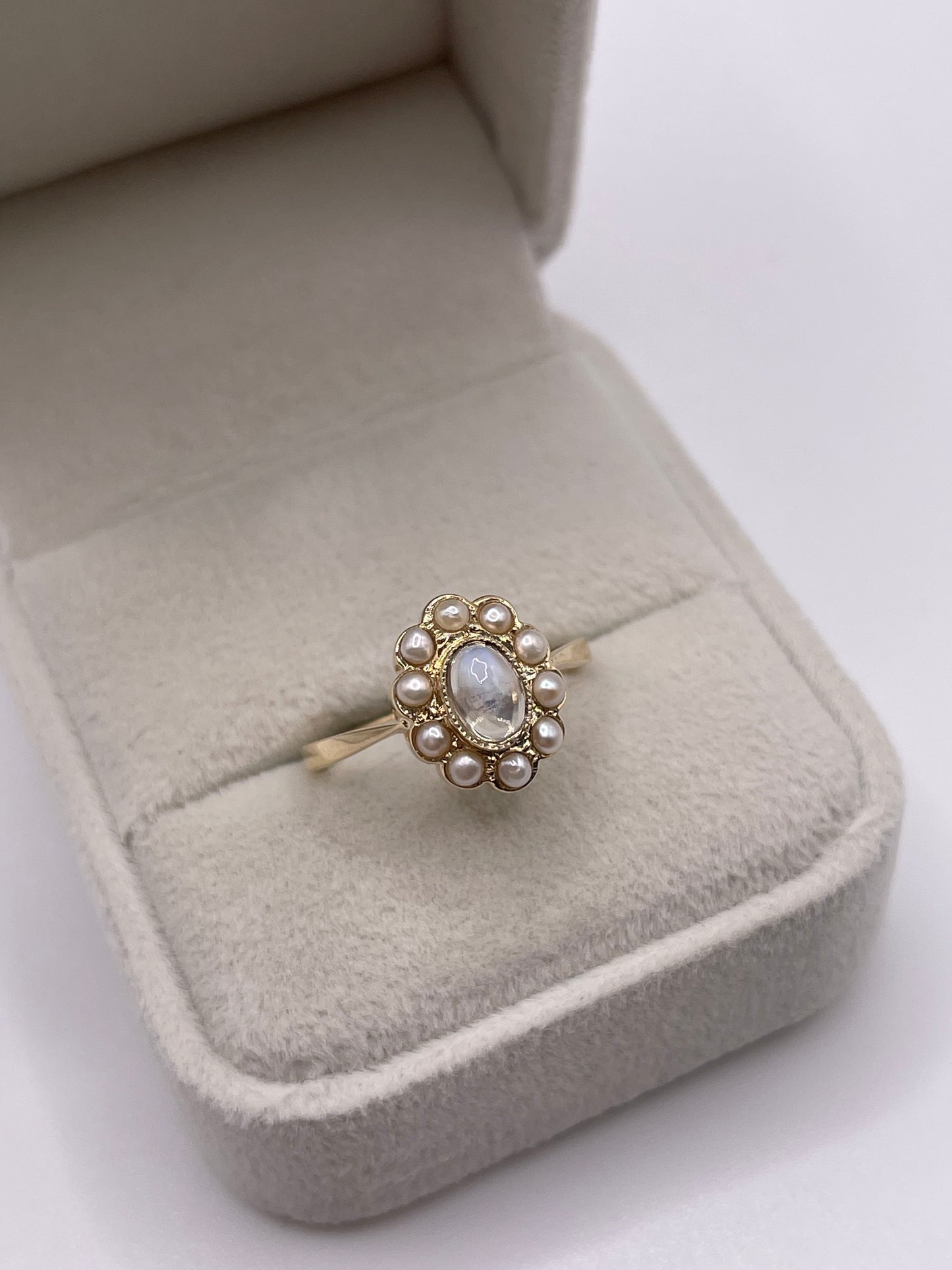 9ct gold moonstone and pearl ring