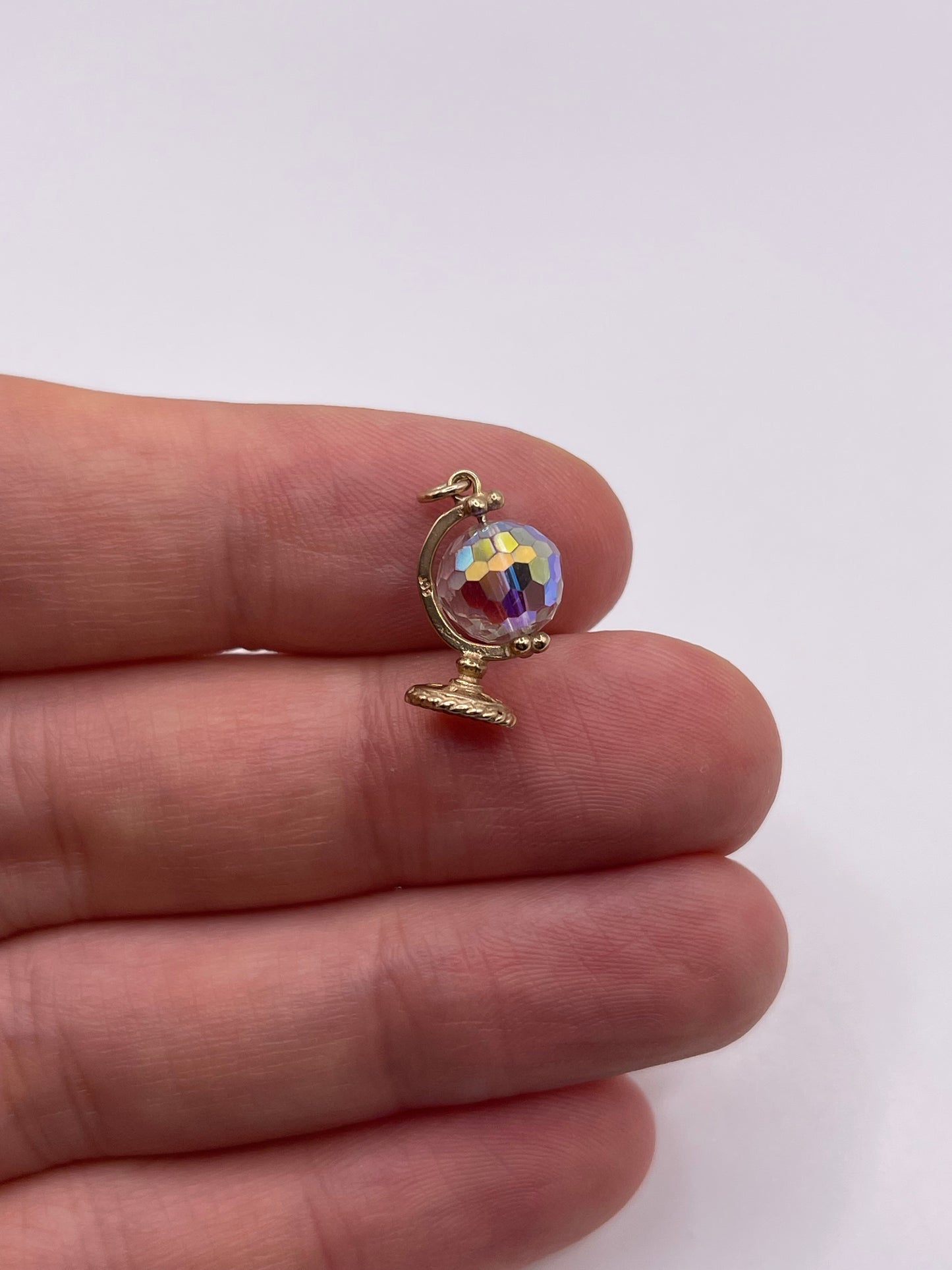 9ct gold globe charm