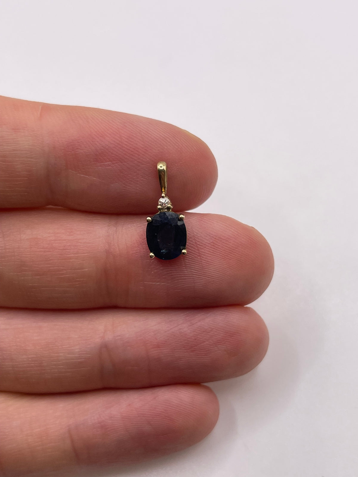 9ct gold sapphire and diamond pendant