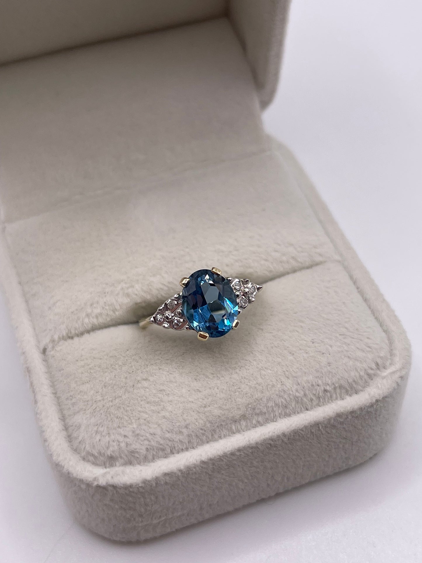 9ct gold topaz and diamond ring