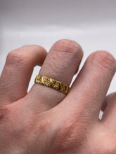 Load image into Gallery viewer, Antique 18ct gold engraved band
