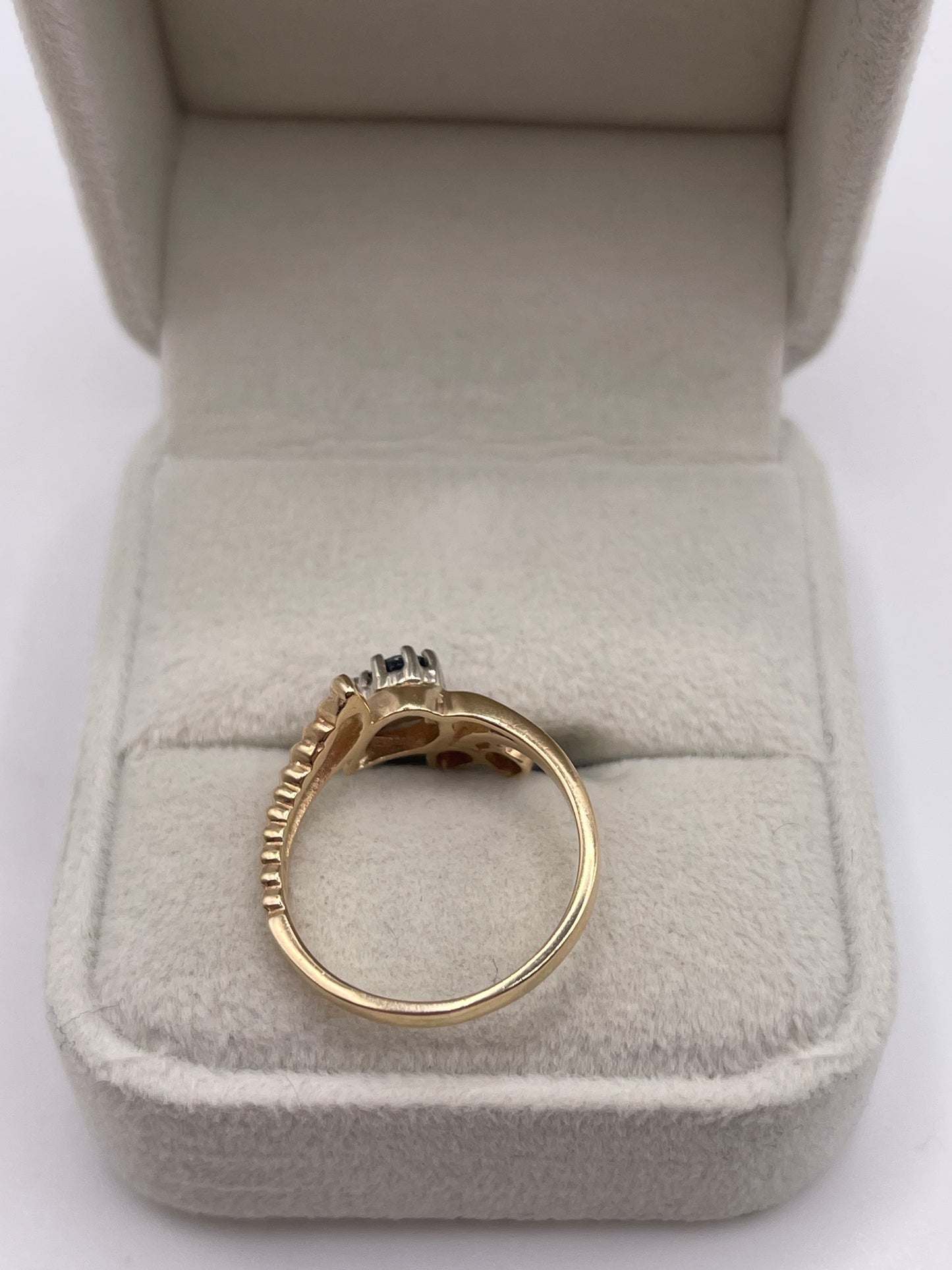 14ct gold sapphire and diamond ring