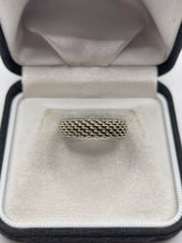 Load image into Gallery viewer, Tiffany and co 18ct white gold link ring
