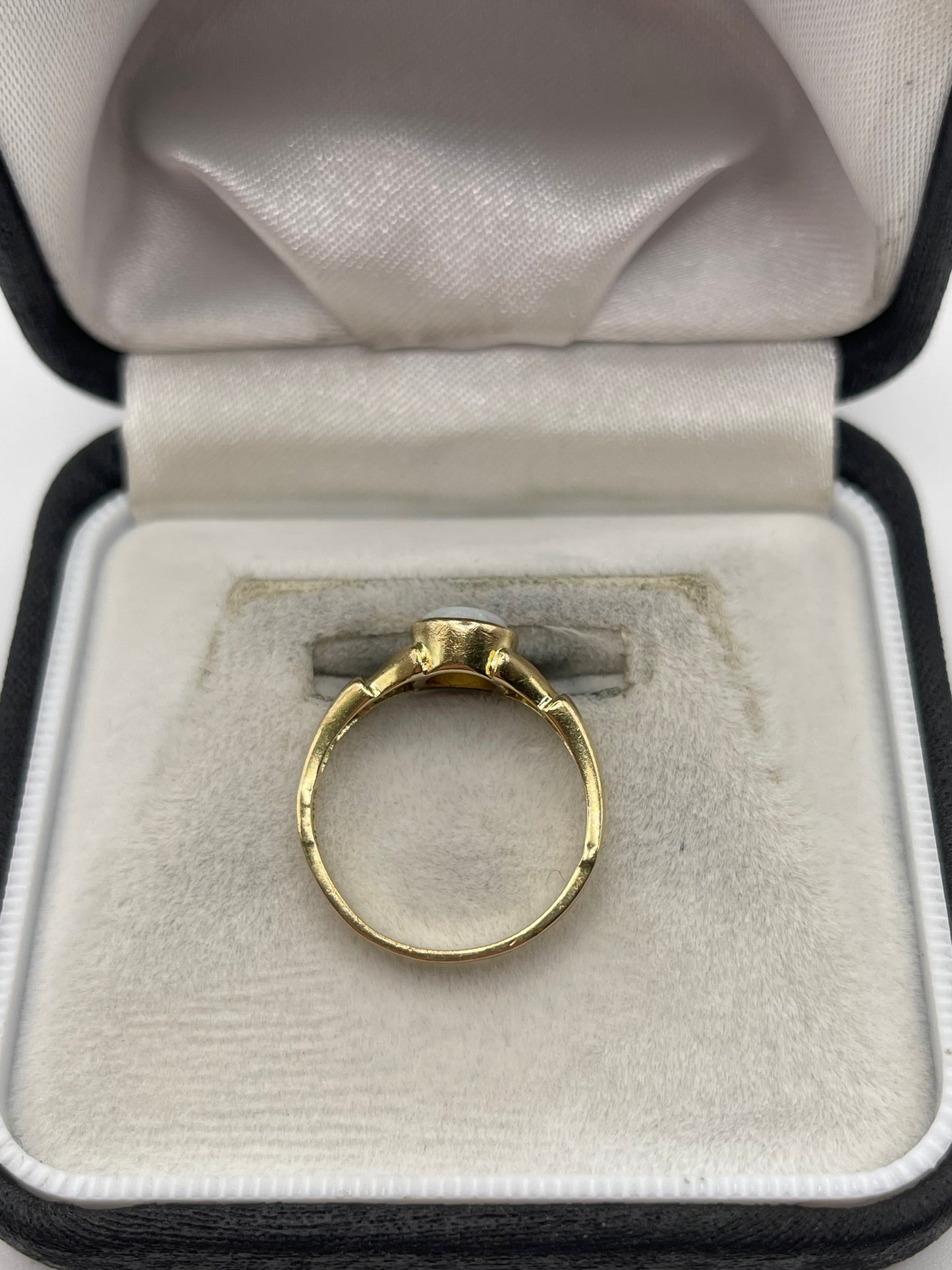9ct gold opal ring