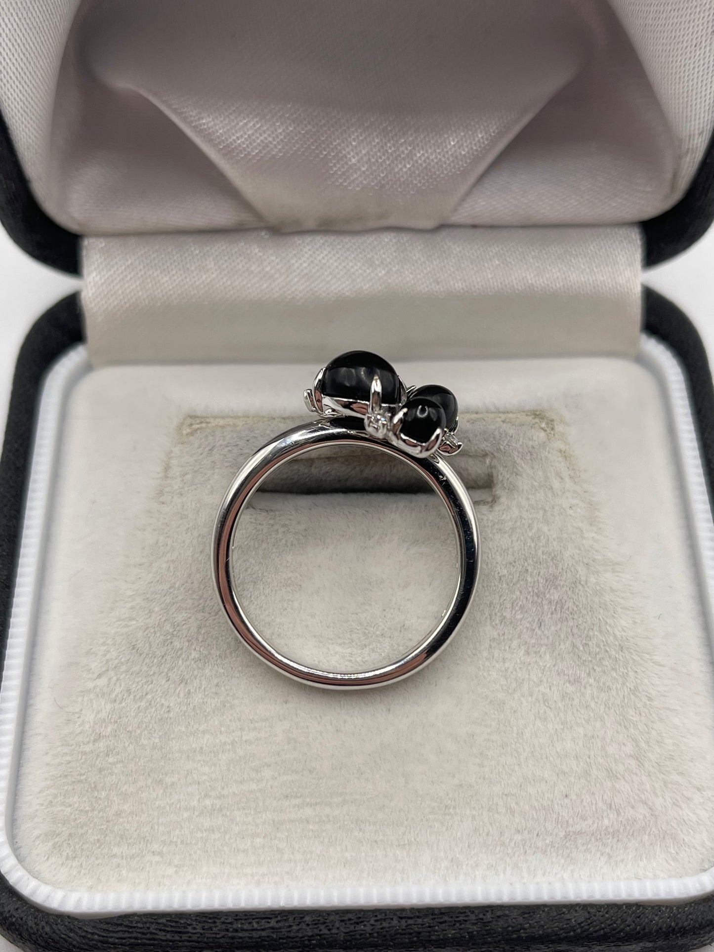 18ct white gold jet and diamond ring