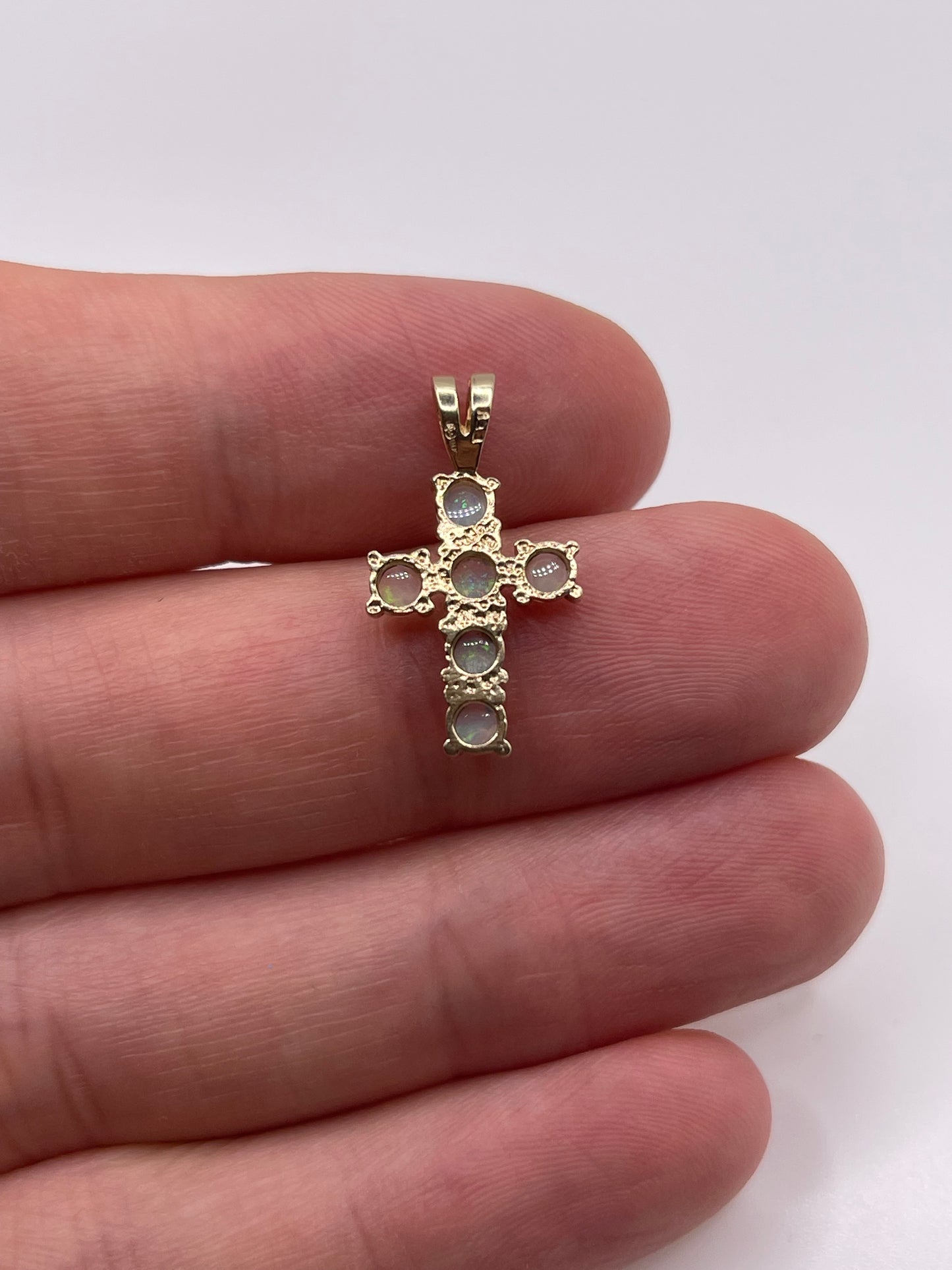 9ct gold opal cross pendant