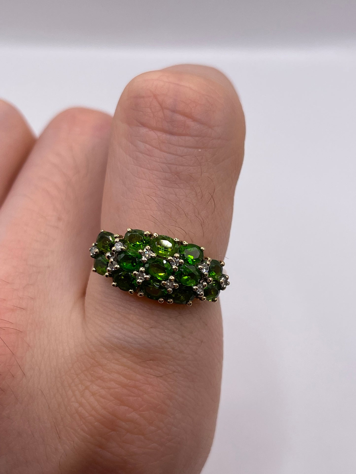 9ct gold diopside and diamond ring