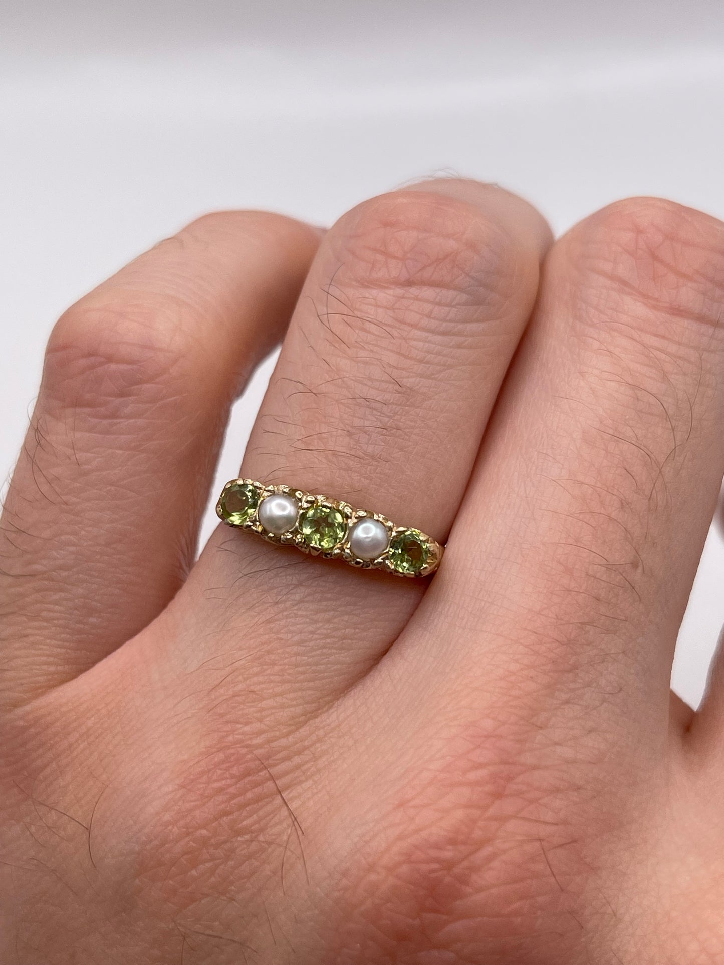 9ct gold peridot and pearl ring