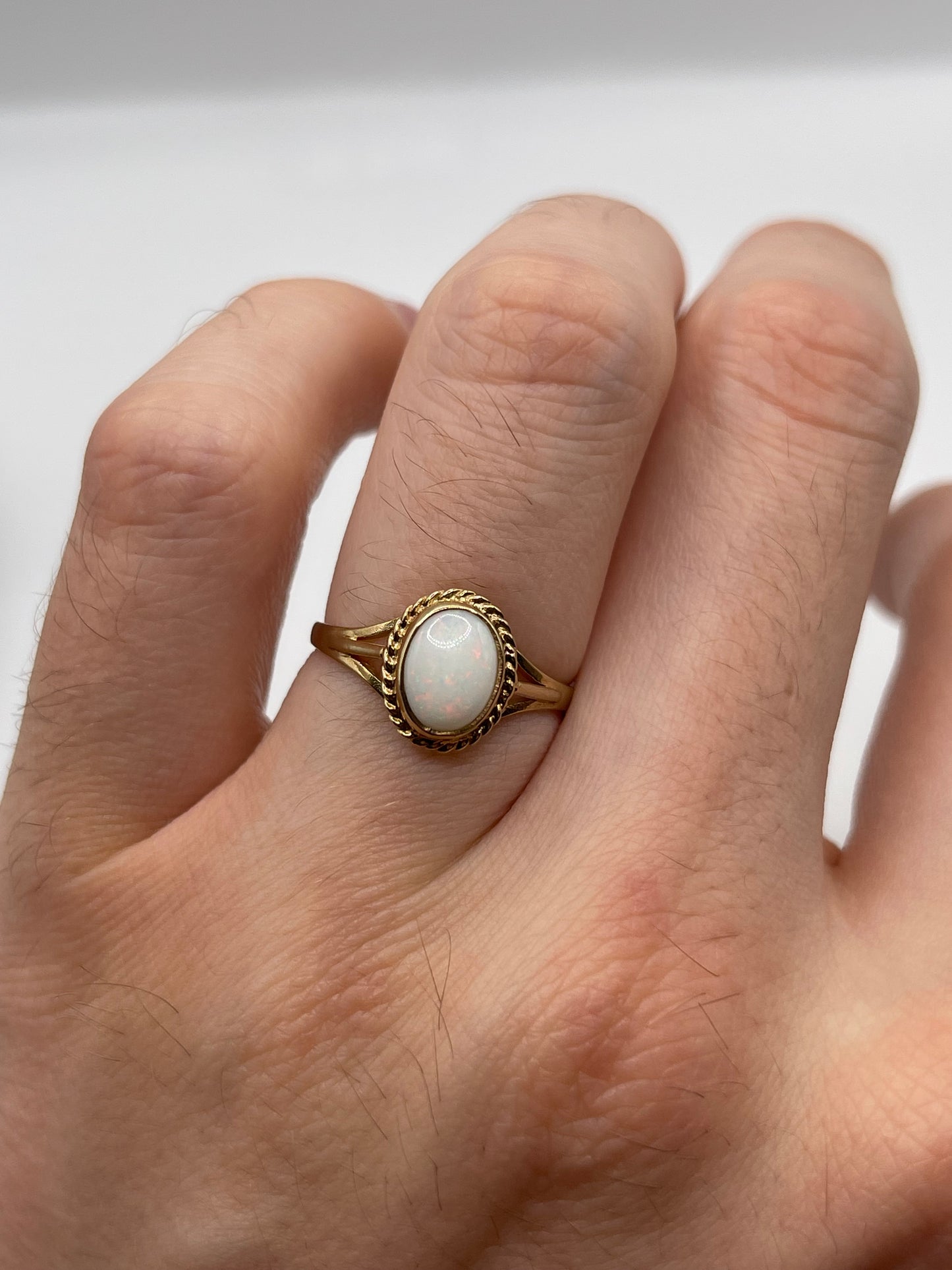 9ct gold opal ring