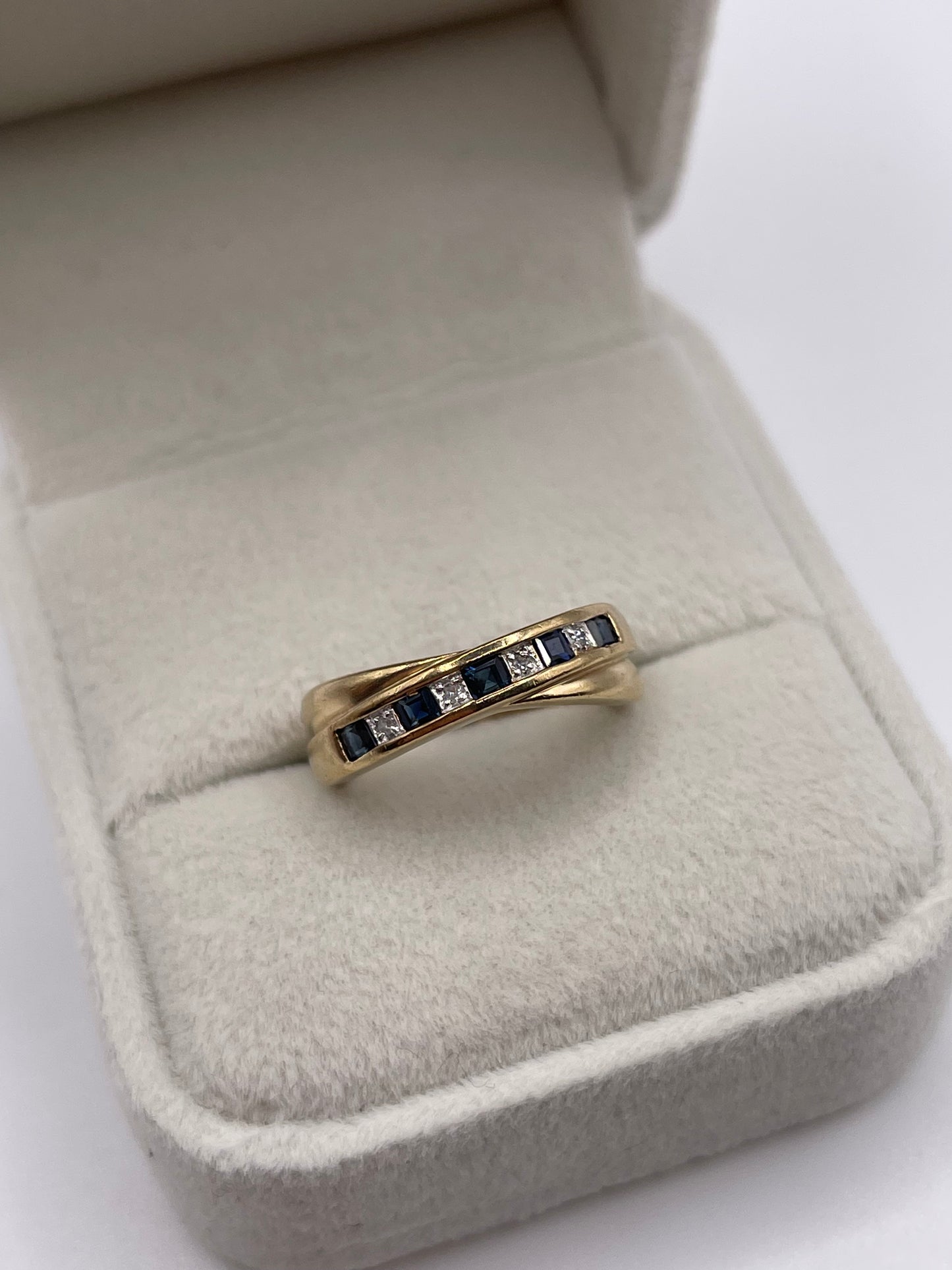 9ct gold sapphire and diamond ring