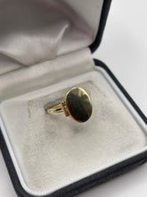 Load image into Gallery viewer, 9ct gold locket ring
