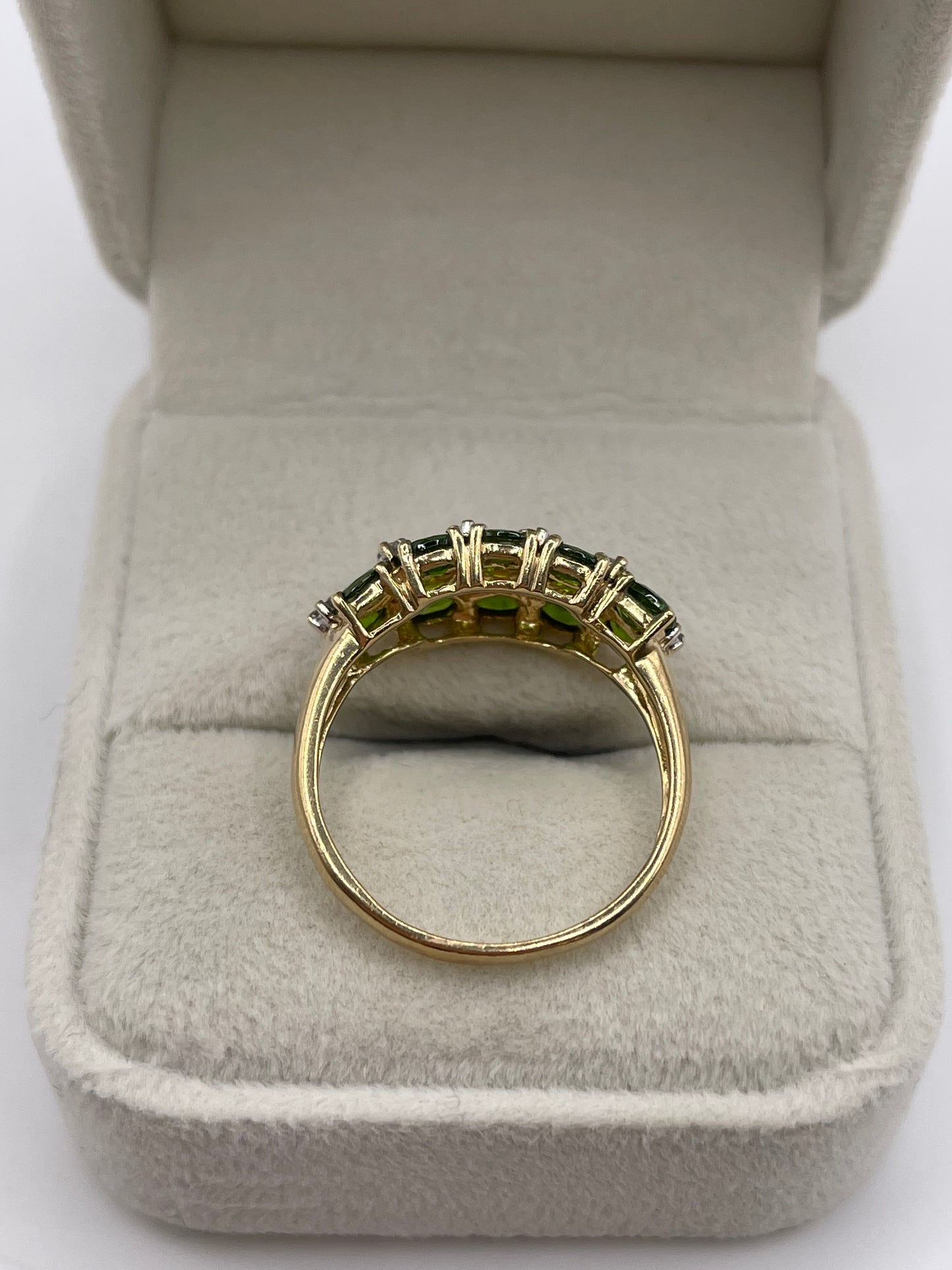9ct gold diopside and diamond ring