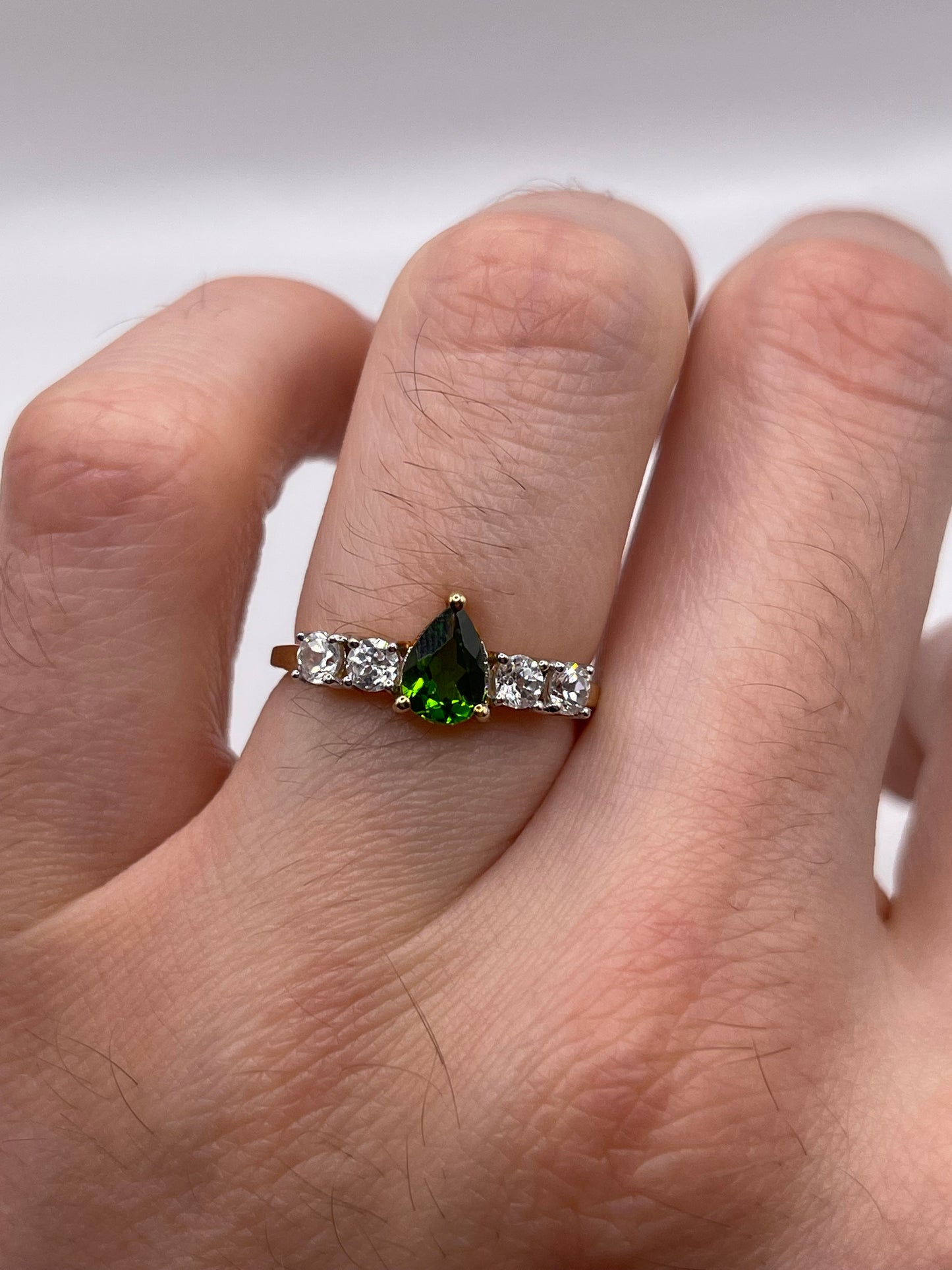 9ct gold diopside and zircon ring