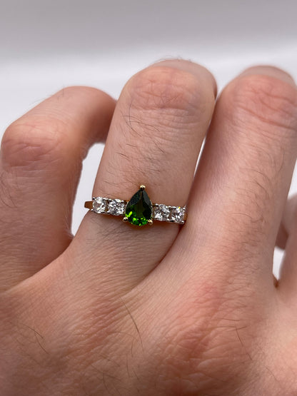 9ct gold diopside and zircon ring