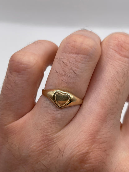 9ct gold heart signet ring